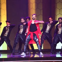 IN PICS | Glimpses Of Hrithik Roshan’s Dance Performance From Filmfare Awards