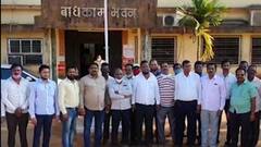 Ratnagiri : ठेकेदारांचा बांधकाम कार्यालयाला घेराव; थकीत बिलं द्या अन्यथा कार्यालयाला टाळं ठोकू, ठेकेदारांचा इशारा