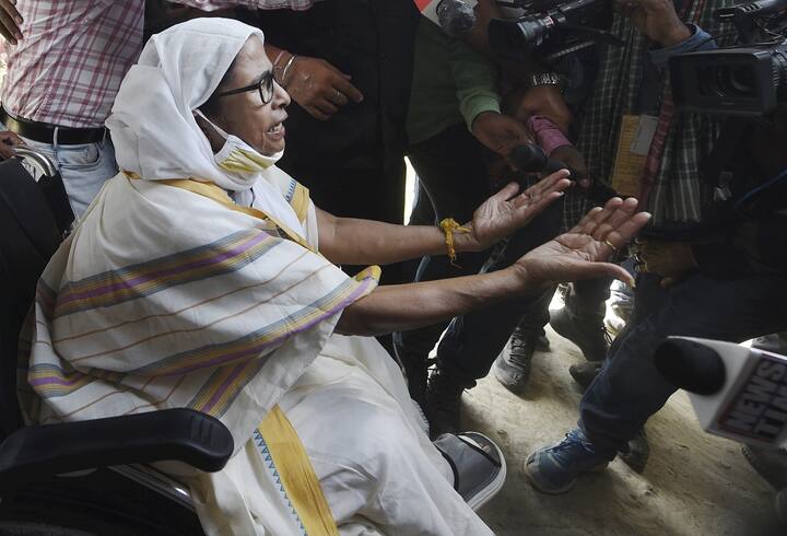 পাল্টা বিজেপির অভিযোগ একজন প্রার্থী এতক্ষণ কেন থাকবেন? শুভেন্দু বলেন, কম্পিটিশন আছে তাই অভিযোগ, ৭০ শতাংশ ভোট হওয়ার বপর প্রার্থী বের হচ্ছেন। জয় শ্রীরামের ভয়।