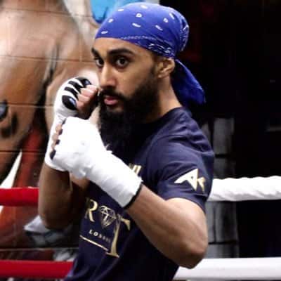 Amir Khan Signed Sikh boxer Tal Singh who become first Sikh champion ਇੰਗਲੈਂਡ ਦੇ ਸਿੱਖ ਬੌਕਸਰ ਤਲ ਸਿੰਘ ਦੀ ਅਸਲ ‘ਸਪੀਡ ਤੇ ਪਾਵਰ’ ਸਕ੍ਰੀਨ ’ਤੇ ਵਿਖਾ ਸਕਣਗੇ ਆਮਿਰ ਖ਼ਾਨ?