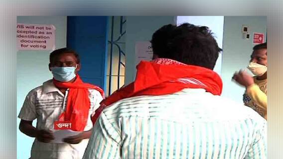 West Bengal Election 2021: গলায় গেরুয়া গামছা, ওন্দার ভোটকেন্দ্রে বিজেপির পোলিং এজেন্টরা!