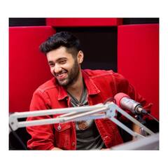 PHOTO : 'गदर' मधला सनी देओलचा मुलगा आता काय करतो? बाल कलाकारानं जिंकली होती मनं