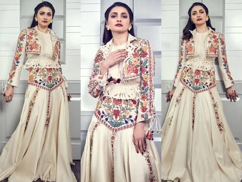 সম্প্রতি ডিজাইনার গাউনে সোশ্য়াল মিডিয়ায় ছবি শেয়ার করলেন অভিনেত্রী প্রাচী দেশাই।