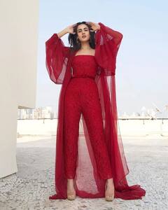 Sonal Chauhan Photos: 'જન્નત ગર્લ' સોનલ ચૌહાણે રેડ આઉટફિટમાં કરાવ્યુ ફોટોશૂટ, આપ્યા એકદમ હૉટ પૉઝ.....