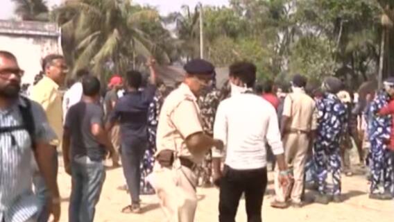 RAF trying to control crowd at booth where Mamata casts vote | WB Elections 2021