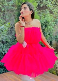 Pictures : क्रिकेटर ऋषभ पंतची हृदय चोरणारी 'ती' कोण आहे?