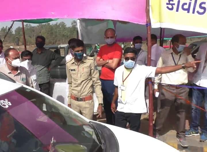 મહારાષ્ટ્રથી ગુજરાત આવતાં લોકોને કેમ થઈ રહી છે આરોગ્ય વિભાગ સાથે બબાલ? જાણો શું છે કારણ? Scuffle between tourist and health department at Gujarat Maharashtra boarder for compulsory RT-PCR test for entry in state મહારાષ્ટ્રથી ગુજરાત આવતાં લોકોને કેમ થઈ રહી છે આરોગ્ય વિભાગ સાથે બબાલ? જાણો શું છે કારણ?