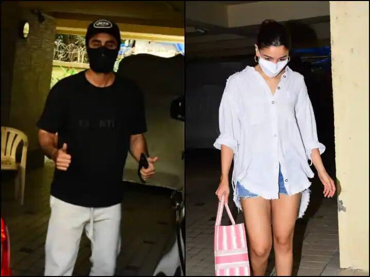 বৃহস্পতিবার পাপারাৎজির ক্যামেরার সামনে দেখা গেল রনবীর কপূর এবং আলিয়া ভট্টকে। ব্রহ্মাস্ত্র-র শ্যুটিংয়ের জন্য ডাবিংয়ে গিয়েছিলেন তাঁরা। এই ছবির পরিচালক অয়ন মুখোপাধ্যায়।