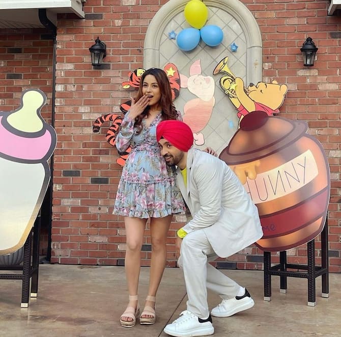 Diljit Dosanjh, Shehnaaz Gill Party Hard After Wrapping Up Shoot Of 'Honsla  Rakh' In Canada, See PICS