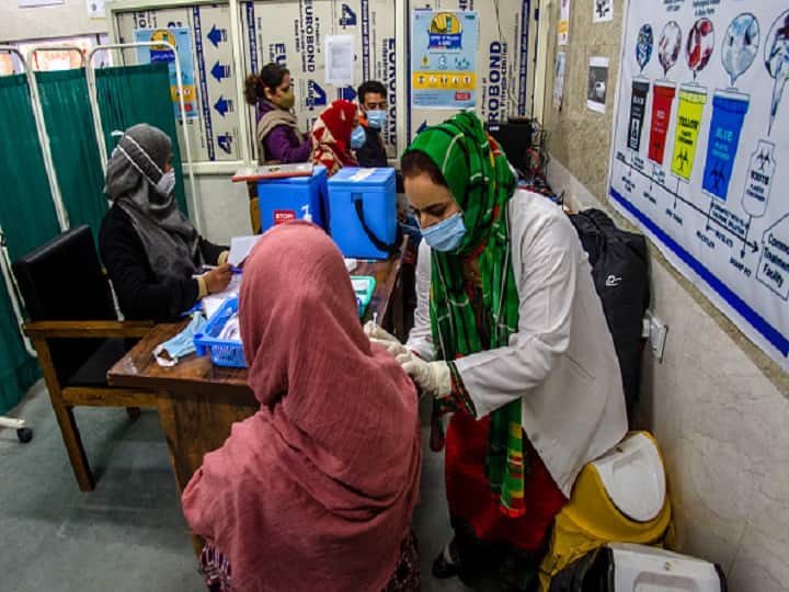 Jammu Kashmir: Govt To Fast-Track Vaccinations In 4 Districts To Counter Second Covid-19 Wave Jammu & Kashmir: Govt To Fast-Track Vaccinations In 4 Districts To Counter Second Covid-19 Wave
