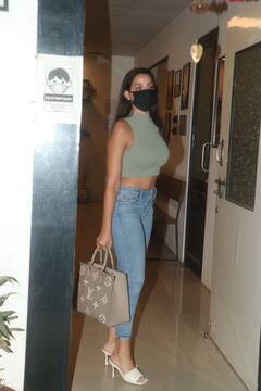 IN PICS: Nora Fatehi Flaunts Her Curves In Crop Top & Denim As She Steps Out With Rs 2.5 Lakh Bag!