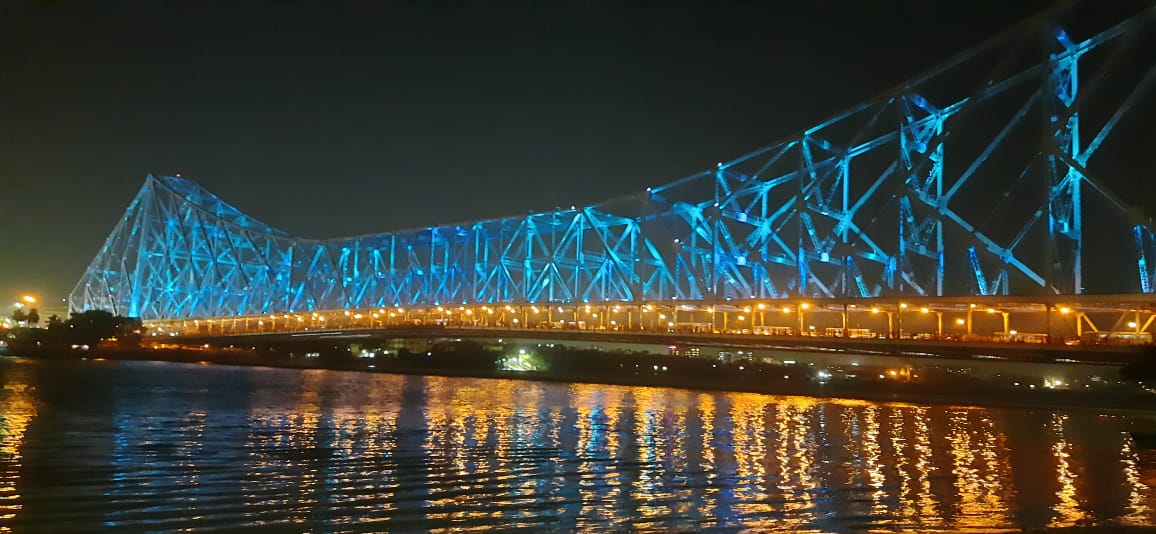 Kolkata S Iconic Howrah Bridge Rabindra Setu Is Lighted Up Today In Blue To Support World Autism Awareness Day Autism Awareness Day ব শ ব অট জম সচ তনত দ বস উপলক ষ ন ল আল য সজ জ ত হ ওড ব র জ