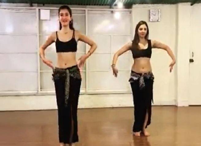 shanaya kapoor performs flexible belly dance on shakiras song see video  Shanaya Kapoor એ Shakira ના ગીત પર કર્યો  Belly dance, જુઓ  Video