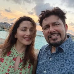 Madhuri in Maldives: স্বামীর সঙ্গে মলদ্বীপে রোম্য়ান্টিক মুডে মাধুরী, দেখুন ছবি