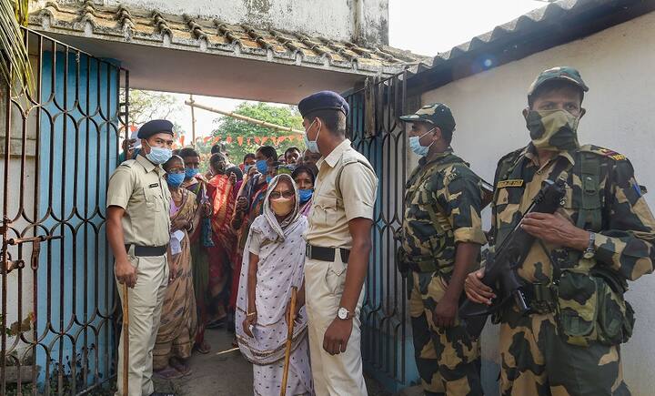 আগামী ৬ এপ্রিল রাজ্যে তৃতীয় দফায় ভোট তিন জেলা হাওড়া, হুগলি এবং দক্ষিণ ২৪ পরগনায় ৷ দক্ষিণ ২৪ পরগণার বাসন্তী, কুলতলি, কুলপি, রায়দীঘি, মন্দিরবাজার, জয়নগর, বারুইপুর পূর্ব, বারুইপুর পশ্চিম, ক্যানিং পশ্চিম, ক্যানিং পূর্ব, মগরাহাট পূর্ব, মগরাহাট পশ্চিম, ডায়মন্ডহারবার, ফলতা, সাতগাছিয়া, বিষ্ণুপুর। হাওড়ার উলুবেড়িয়া উত্তর, উলুবেড়িয়া দক্ষিণ, শ্যামপুর, বাগনান, আমতা, উদয়নারায়ণপুর, জগৎবল্লভপুর কেন্দ্র। হুগলির জাঙ্গিপাড়া, হরিপাল, ধনেখালি, তারকেশ্বর, পুরশুড়া, আরামবাগ, গোঘাট, খানাকুল।