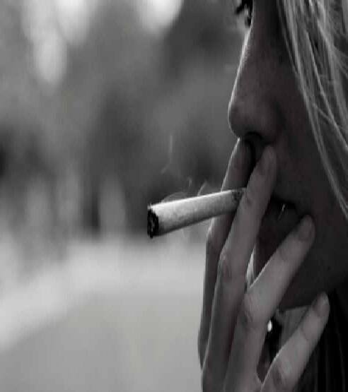 એકસપર્ટના મત મુજબ નશીલા પદાર્થનું સેવન ઇન્ફર્ટિલિટીનું કારણ બની શકે છે. મા બનવા ઇચ્છતી મહિલાએ સ્મોકિંગથી દૂર રહેવું જોઇએ. ગર્ભનિરોધક ટેબલેટસ પણ આ સમસ્યા માટે જવાબદાર છે.