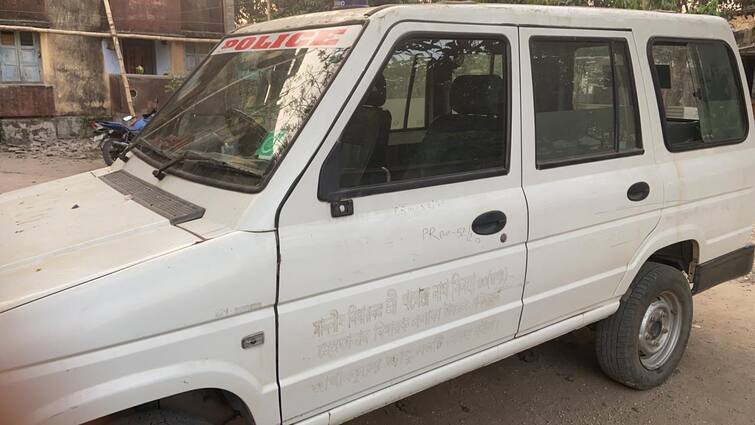 West Bengal Assembly Elections 2021 Local Police accused of turning ambulance into patrolling van at North Dinajpur Ambulance Controversy: ছিল অ্যাম্বুল্যান্স, হয়ে গেল টহলদারি ভ্যান, কাঠগড়ায় কালিয়াগঞ্জ পুলিশ