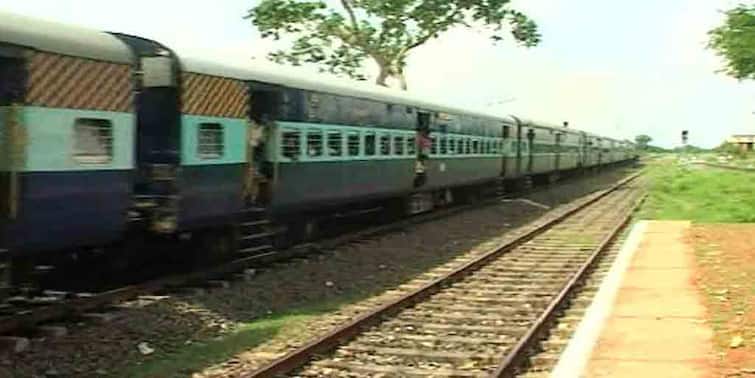 3 Rail Workers Dead as Express run over in Kharagpur Train Accident লাইনে কাজের সময় ট্রেনের ধাক্কা, বেঘোরে প্রাণ গেল ৩ রেলকর্মীর