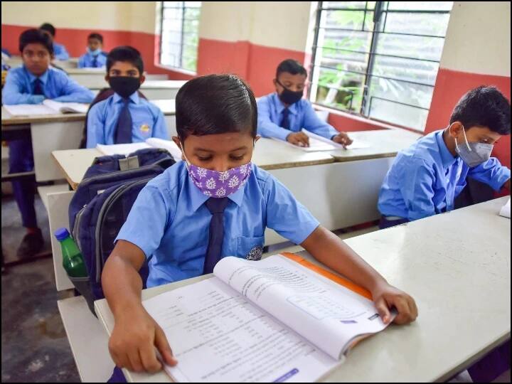 Maharashtra students will be promoted in the next class without exam from 1st to 8th std દેશના આ મોટા રાજ્યમાં કોરોના સંક્રમણ વધતા 1 થી 8 ધોરણની પરીક્ષાઓ કરાઈ રદ્દ, વિદ્યાર્થીઓને ઉપલા ધોરણમાં માસ પ્રમોશન અપાશે