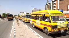 ਬੰਦ ਪਏ ਸਕੂਲ ਖੁਲਵਾਉਣ ਲਈ ਸੜਕਾਂ ’ਤੇ ਆਏ ਅਧਿਆਪਕ ਅਤੇ ਵੈਨ ਚਾਲਕ, ਮਨਪ੍ਰੀਤ ਬਾਦਲ ਦੇ ਦਫਤਰ ਅੱਗੇ ਕੱਢਿਆ ਰੋਸ ਮਾਰਚ 