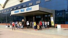 Migrant Workers : लॉकडाऊनच्या धास्तीने कामगारांनी धरली घरची वाट,गावी परतण्यासाठी परप्रांतीयांची लगबग