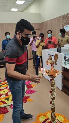 Sourav Photoshoot: সঙ্গী ডোনা, চেন্নাইয়ের চল্লিশ ডিগ্রিতেও প্রাণবন্ত সৌরভ