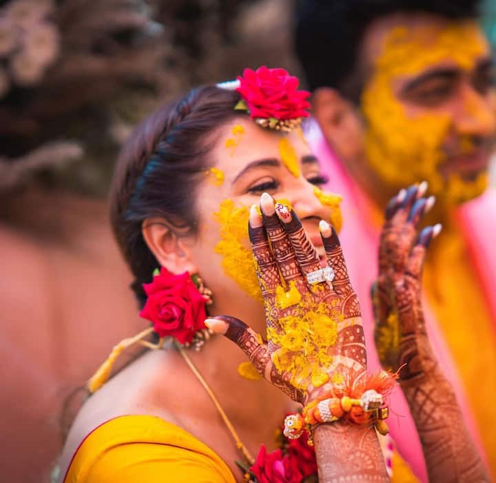 Muskaan Nancy James has also worked in popular shows like 'Bharat Ka Veer Putra – Maharana Pratap' and 'Crime Patrol'. The actress can be seen flaunting her henna filled hands while posing for the photo. (All PICS Credit: Instagram)