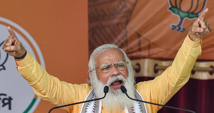 এই প্রেক্ষাপটে তৃতীয় দফার ভোটের ৭২ ঘণ্টা আগে রাজ্যে প্রচারে এসে কৃষকদের মন জয়ের কোনও কসুর করলেন না নরেন্দ্র মোদি। বুঝিয়ে দিলেন, বঙ্গ দখলে পিএম কিষাণ সম্মাননিধি প্রকল্পই হতে চলেছে বিজেপির প্রধান হাতিয়ার।