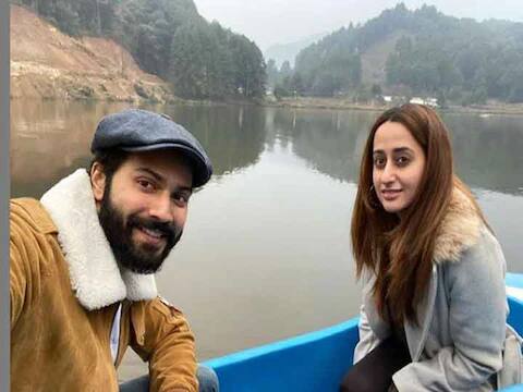 वरुण धवनने नुकतंच नताशा दलाल सोबत लग्न केलं. या दोघांनाही असं वाटतंय की आपण 'इक दुजे के लिये' बनलो आहोत.