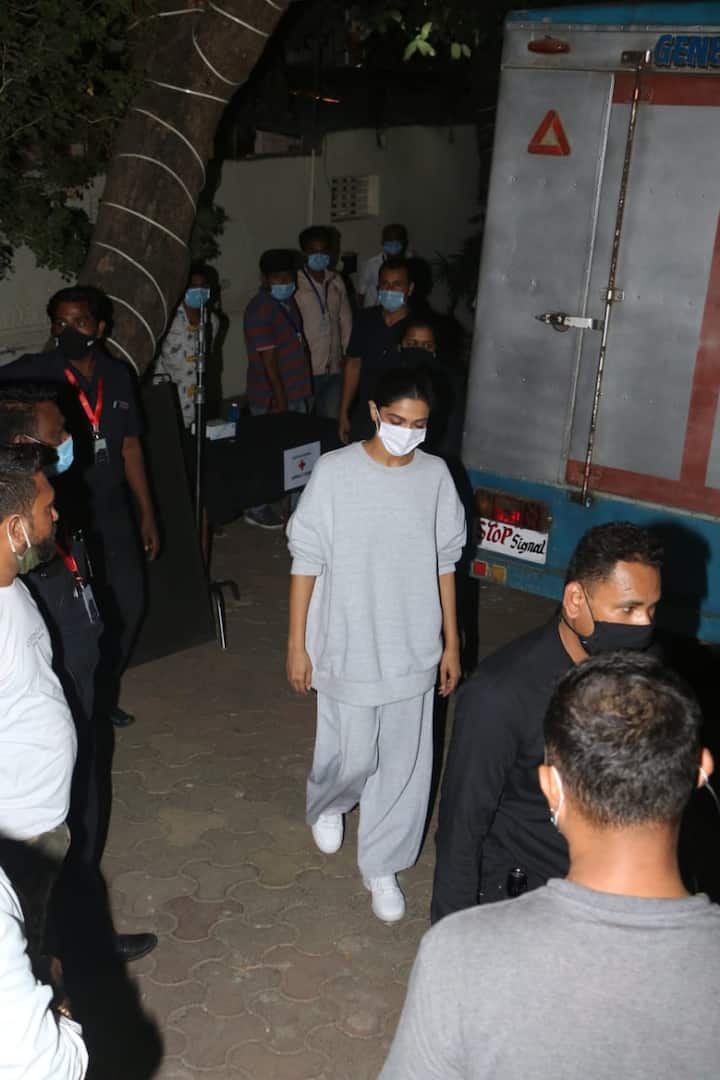 Be it her Instagram or her public appearances, Deepika Padukone has been spotted in monochrome outfits frequently these days. (Image courtesy - Manav Manglani)