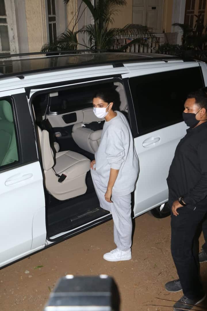 The '83' actress was recently spotted wearing a light-grey loose t-shirt and trousers as she was spotted post competing her shoot. (Image courtesy - Manav Manglani)