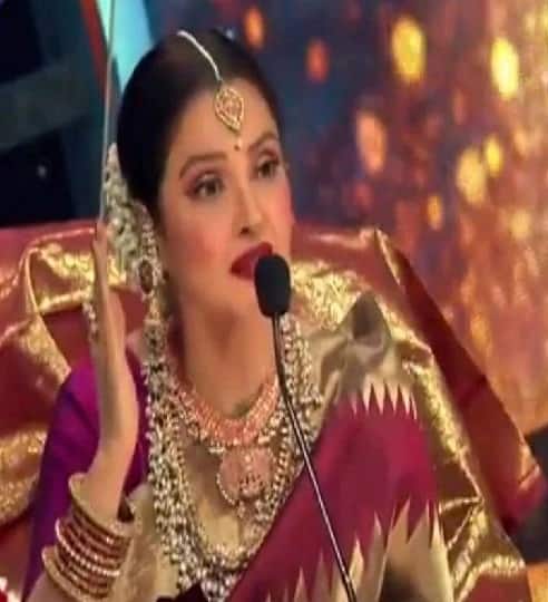 Video: અભિનેત્રી રેખાની લાઇવ શોમાં લપસી જીભ, પરણિત પુરૂષના પ્રેમ વિશેના સવાલ પર કહી દીધી આ વાત, શું કહ્યું, જુઓ વીડિયો Video: અભિનેત્રી રેખાની લાઇવ શોમાં લપસી જીભ, પરણિત પુરૂષના પ્રેમ વિશેના સવાલ પર કહી દીધી આ વાત, શું કહ્યું, જુઓ વીડિયો
