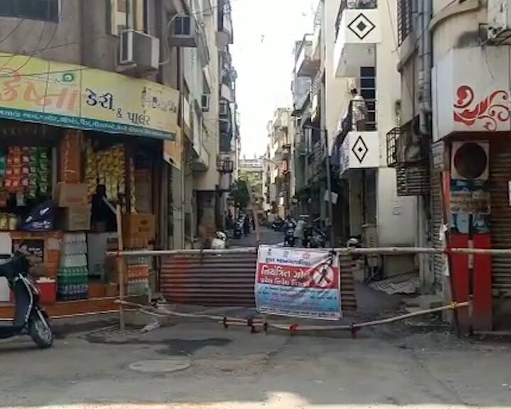 Surat: શેરીઓને વાંસ-પતરાં ઠોકીને બંધ કરાવીને ફરી લોકડાઉનની તૈયારી શરૂ કરાઈ ? કઈ શેરી-રસ્તા કરાયા બંધ ? Surat: Should one again lockdown to impose in diamond city know the reason Surat: શેરીઓને વાંસ-પતરાં ઠોકીને બંધ કરાવીને ફરી લોકડાઉનની તૈયારી શરૂ કરાઈ ? કઈ શેરી-રસ્તા કરાયા બંધ ?