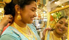 Gold Price: સોનું સર્વોચ્ચ સપાટીએથી 11,500 રૂપિયા થઈ ચુક્યું છે સસ્તું, જાણો રોકાણ કરવાનો શ્રેષ્ઠ સમય છે કે નહીં ?