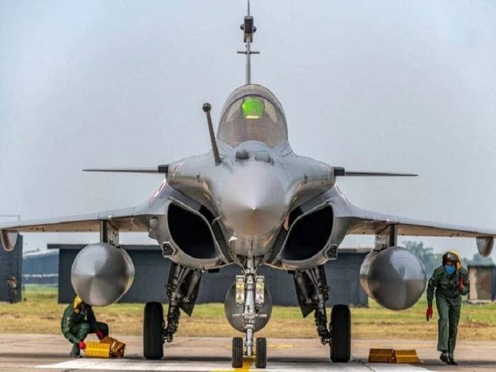 Pakistan buys 25 China-made J-10C fighter jets in response to India's Rafale aircraft acquisition China-Pak Defence Deal: पाकिस्तान कर रहा अपनी सैन्य ताकत को और मजबूत, चीन से खरीदे 25 J-10C लड़ाकू विमान