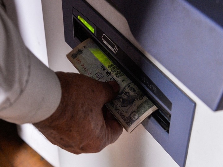 Cashless stores accept money, dispense cards with “reverse ATMs