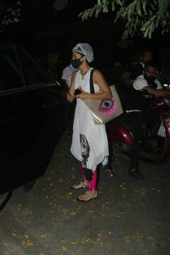 મોડી રાત્રે સૈલૂનમાં બૉયફ્રેન્ડને લઇને પહોંચી બૉલીવુડની આ હૉટ એક્ટ્રેસ, બન્નેની તસવીરો વાયરલ