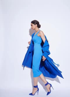 Deepika Padukone Pics: দীপিকার মনোক্রোম সাজ