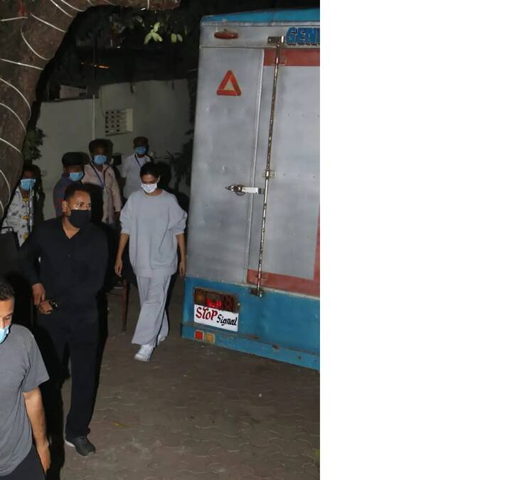 শেষবার অ্যাসিড আক্রান্তের ভূমিকায় অভিনয় করেছিলেন তিনি। ছবির নাম ছপক। দীপিকার বিপরীতে এই ছবিতে ছিলেন বিক্রান্ত মেসি। ছবি সৌজন্যে: মানব মঙ্গলানি