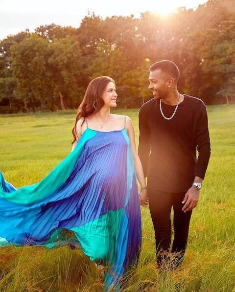 ਕ੍ਰਿਕੇਟਰ ਹਾਰਦਿਕ ਪੰਡਿਆ ਅਤੇ ਅਦਾਕਾਰਾ ਨਤਾਸ਼ਾ ਸਤਾਨਕੋਵਿਕ ਵੀ ਇਸੇ ਸੂਚੀ ਵਿੱਚ ਆਉਂਦੇ ਹਨ। ਨਤਾਸ਼ਾ ਵੀ ਵਿਆਹ ਤੋਂ ਪਹਿਲਾਂ ਹੀ ਹਾਰਦਿਕ ਦੇ ਬੱਚੇ ਦੀ ਮਾਂ ਬਣ ਗਈ ਸੀ।