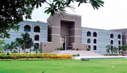 Gujarat High Court to remain closed between April 10 and April 14 કોરોનાના વધતા કેસને લઈને ચીફ જસ્ટિસનો 10 એપ્રિલથી 14 એપ્રિલ હાઈકોર્ટ બંધ રાખવાનો નિર્ણય