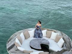 In Pics | Madhuri Dixit चा ग्लॅमरस अंदाज, मालदीवमध्ये कुटुंबासोबत धम्माल!