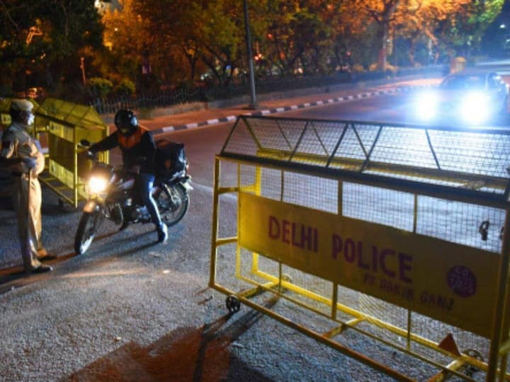 Night curfew imposed in Delhi டெல்லியில் இன்று முதல் இரவு நேர ஊரடங்கு அமல்