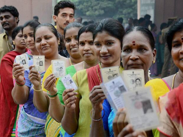 tamilnadu assembly election voting begins Tamilnadu Election updates : வாக்களிக்க சைக்கிளில் வந்த விஜய்.. ட்ரெண்டாகும் பெட்ரோல் டீசல் விலை உயர்வு