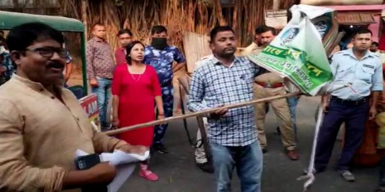 West Bengal Election 2021: TMC political clash in Raiganj for medical negligence in hospital WB Election 2021: হাসপাতালের রোগী পরিষেবা কেন্দ্রের দখল ঘিরে চরমে কোন্দল, রায়গঞ্জে প্রকাশ্যে তৃণমূলের গোষ্ঠীদ্বন্দ্ব