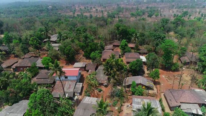 कोरोनाचा प्रादुर्भाव संपुष्टात आणण्यासाठी नेहमीच्या सवयीत बदल करून नवीन जीवनशैली आत्मसात करावी लागली. त्यासाठी मुख्यमंत्री उद्धव ठाकरे यांच्या संकल्पनेतील 'माझे कुटुंब माझी जबाबदारी' या मोहिमेची फार मोठी मदत झाली. या मोहिमेअंतर्गत ग्रामपंचायतीने कोरोनाबाबत केलेले गावातील सर्वेक्षण कोरोनाची चाचणी; गावासाठी विविध सेवाभावी संस्था; कंपन्यांचा सीएसआर फंड आदीतून मिळवलेला निधी आणि साहित्य; कोरोनामुळे झालेला मृत्यू, सारी चे रुग्ण आदींवर आधारित प्रथम तीन ग्रामपंचायतीची निवड केली. चिपळूण संगमेश्वर विधानसभा मतदारसंघ स्तरावर शासनातर्फे हा गौरव करण्यात आला. यामध्ये तालुक्यातील आगवे गावाने प्रथम क्रमांक मिळविला. या ग्रामपंचायतीला रोख बक्षिसे देऊन आमदार शेखर निकम यांच्या हस्ते गौरविण्यात आले.