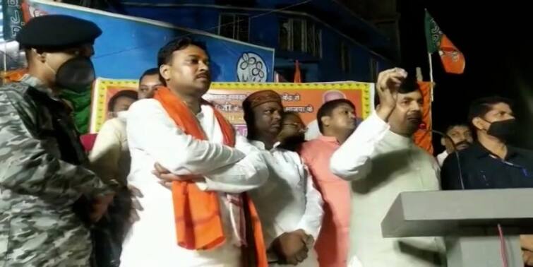 West Bengal Elections 2021 Allegations of Stone pelting in BJP Leader Shahnawaz Hussain Rally in Howrah WB Elections 2021 হাওড়ায় বিজেপি নেতা শাহনওয়াজের সভায় পাথর ছোড়ার অভিযোগ
