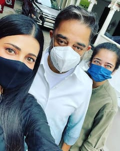 மகள்களுடன் தனது ஓட்டினை பதிவு செய்தார் மக்கள் நீதி மய்யம் தலைவர் கமல் ஹாசன்