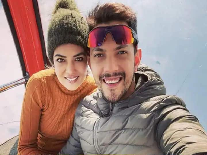 आदित्य आणि श्वेता यांचे गेल्या वर्षी डिसेंबरमध्ये लग्न झालं होतं.