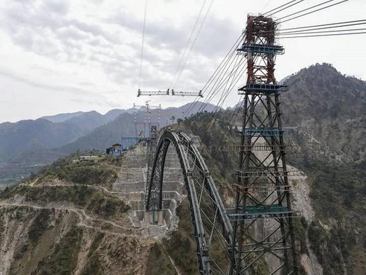 worlds highest rail bridge built in jammu and kashmir which is higher than the eiffel tower in paris Jammu Kashmir | अहो आश्चर्यम्! जगातील सर्वात उंच रेल्वे पुलाची कमान तयार